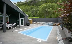Fantastisk Sommerhus I Tennfjord, Ved Alesund.